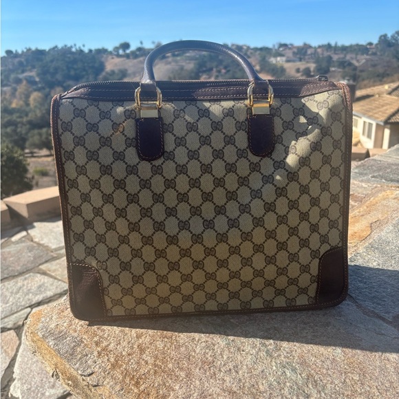 Rare Vintage Gucci monogram travel tote- EVC

“One of one. Will not relist.” - Picture 13 of 17